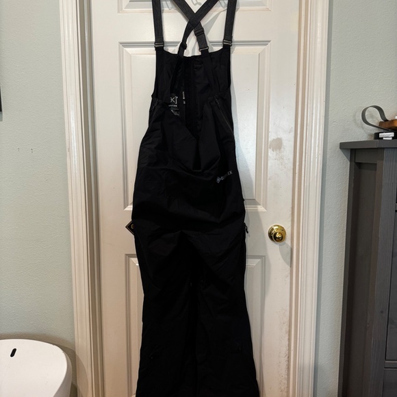 Women's Burton [ak]® Kimmy GORE-TEX 2L Bib Pants (Short) - Picture 2 of 4